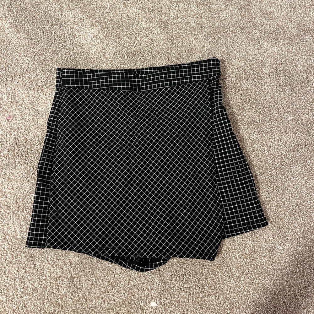 Garage plaid black and white skort